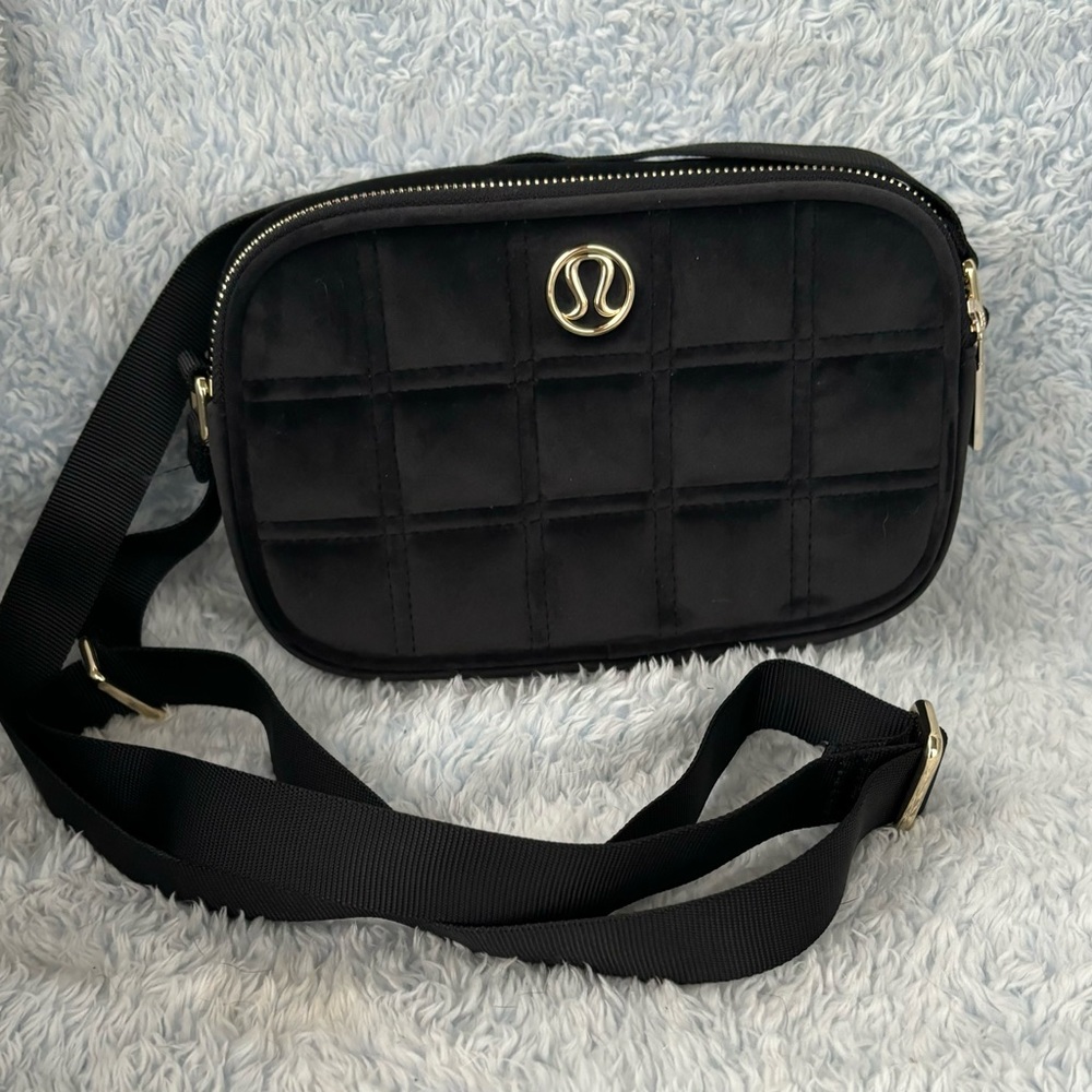 Lululemon Crossbody Camera Bag Black Quilted Velour